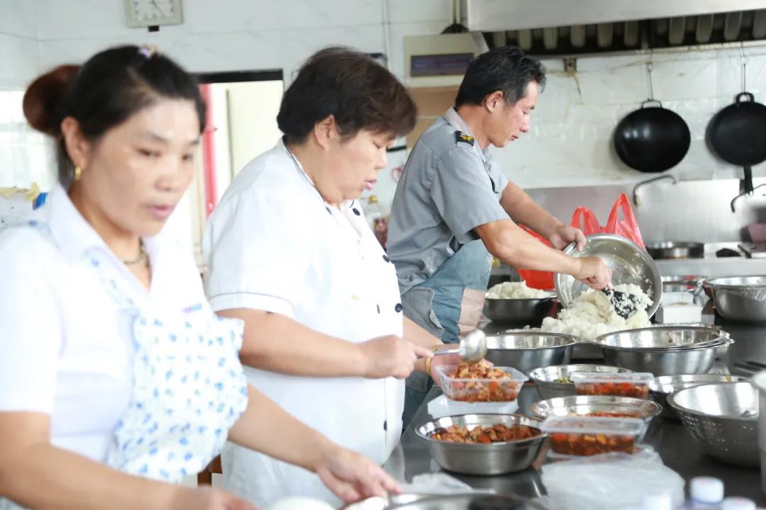 湯姆食堂不打烊 行政后勤有保障 | 江蘇湯姆集團行政后勤全力以赴做好員工用餐保障工作！