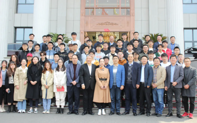 2021年湯姆集團(tuán)一本畢業(yè)生/研究生入職爆滿！一天簽約50人！